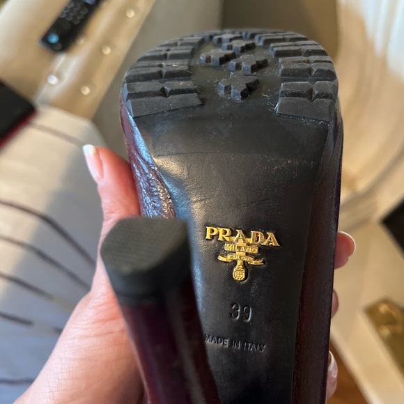 Prada authentic leather pumps - Picture 9 of 14